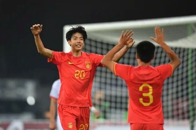 杜月徵头球绝美，铜梁龙扳平西海岸