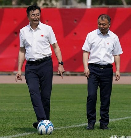 共同接触不构成犯规