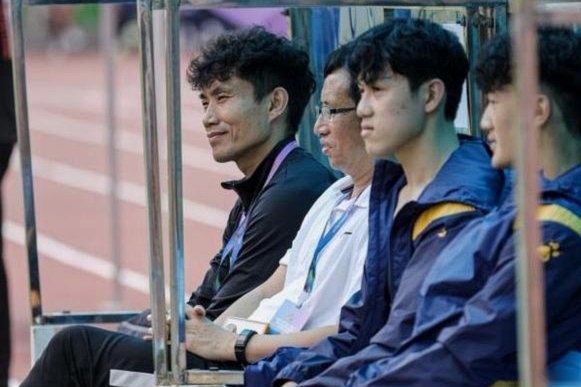 曝中足联依据罚则从重处罚郑智 主教练更应以身作则
