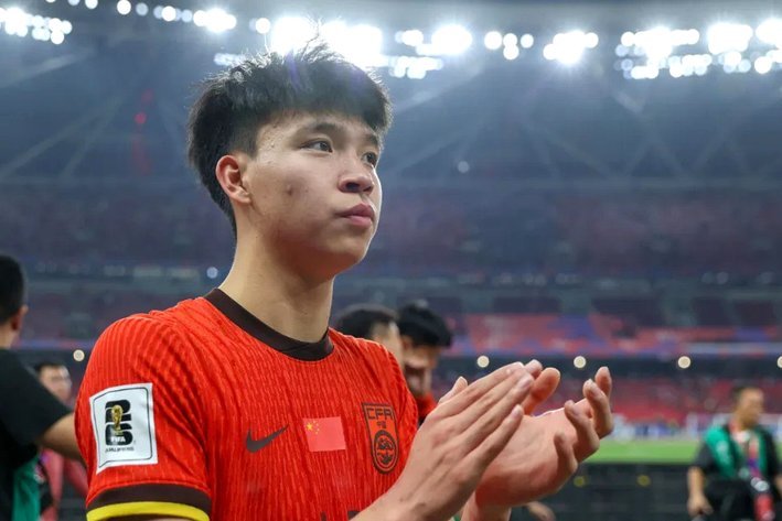 苗润东刚入选U19国足，已经有人说王钰栋未来得给他让位了
