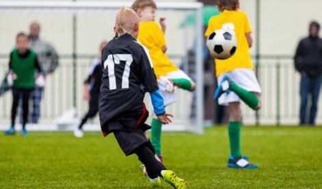 青少年足球：人文关怀与健康成长