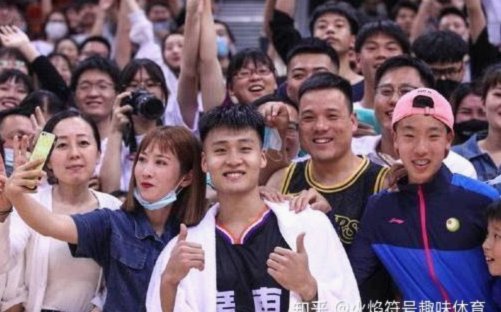 好奇董粉是真的不能理解正常球迷的心态吗？
